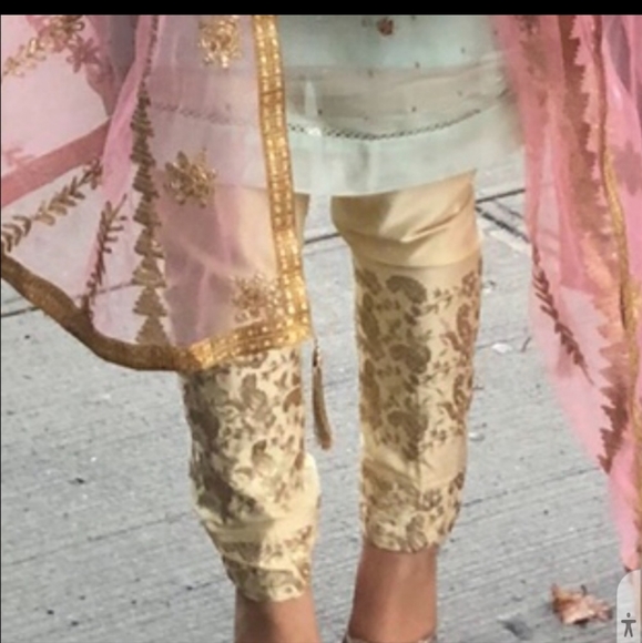 Designer AGA NOOR Shalwar Kameez Dupatta Dry Cleaned! - Picture 2 of 7